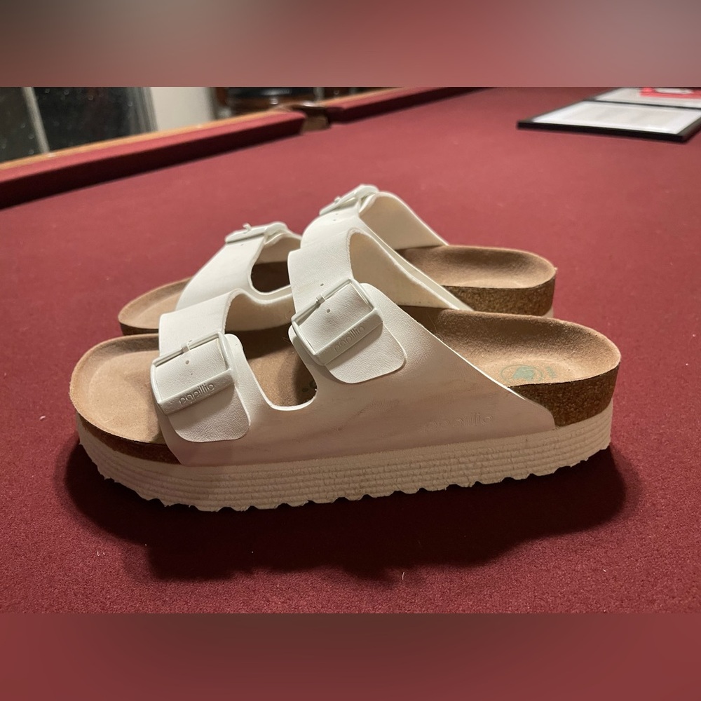 Papillio Birkenstock’s White size 41 L10 M9